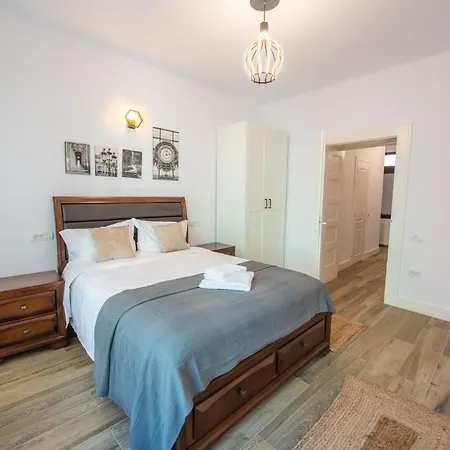 Old Town Apartment *